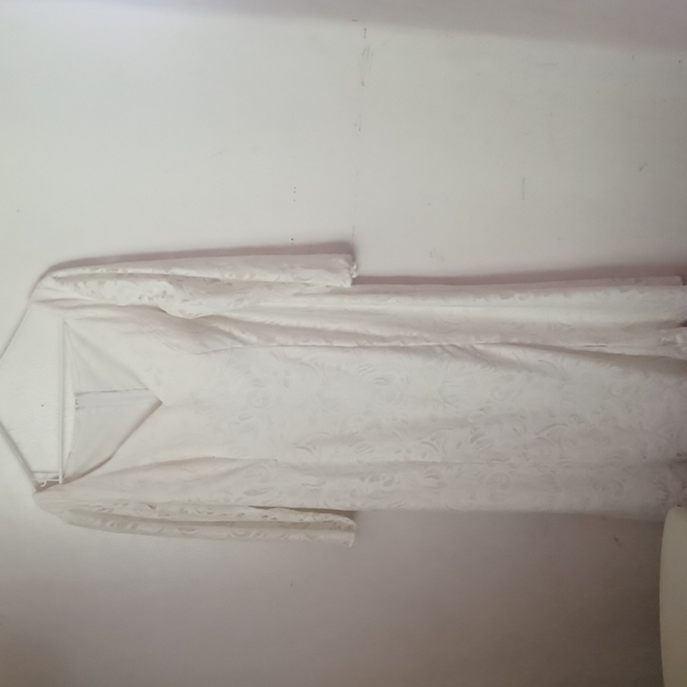 DB STUDIO PEARL DRESS, 3/4 SLEEVE, ZIPPER AT THE BACK, SIZE 18W. USED